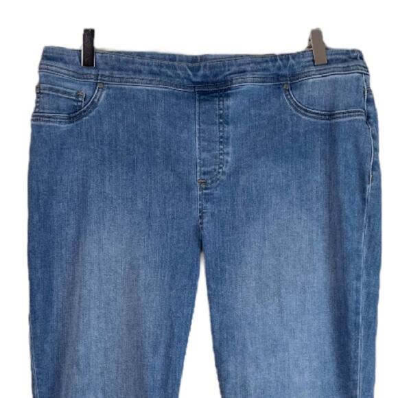 Chicos Slimming Lace Up Ankle Jeans Pull On Light Wash Girlfriend 1.5 Size 10 - Picture 3 of 8